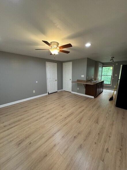 Building Photo - 2054 E Roxboro Rd NE