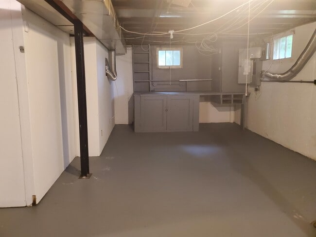 Building Photo - 6 Hazelwood Ln