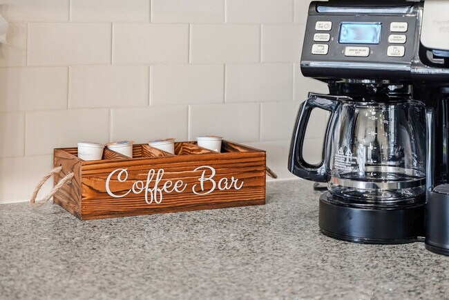 Building Photo - 1702 W Cleveland St