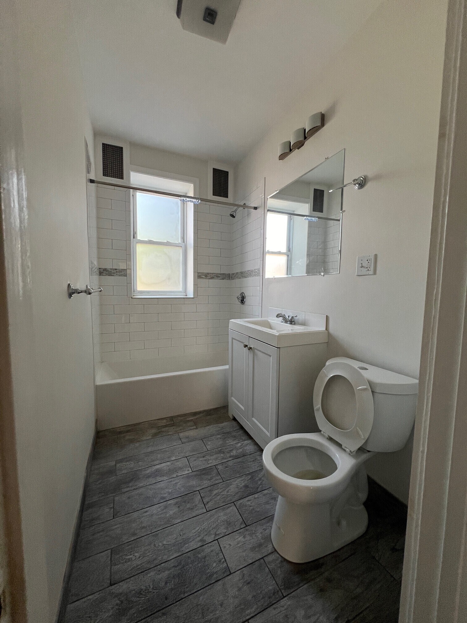 Building Photo - 21 Farrington Ave