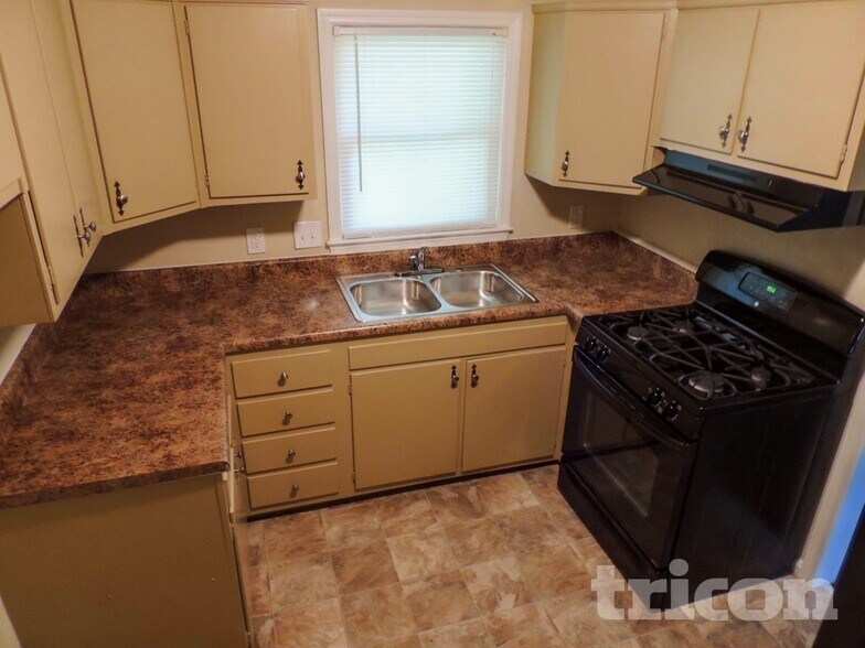 Building Photo - 1679 Cardinal Rd