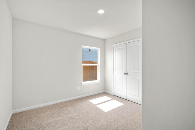 Building Photo - 16474 Honeysuckle Hl Dr