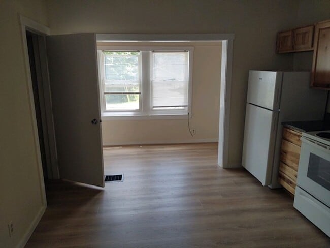 Building Photo - 56 Park St