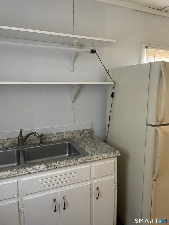 Building Photo - 70 Highlawn St