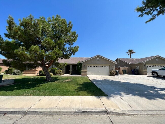 Building Photo - Beautiful NW Home for Rent 3+2 $2,300