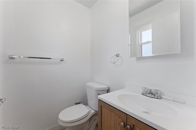 Building Photo - 473 E 222nd St