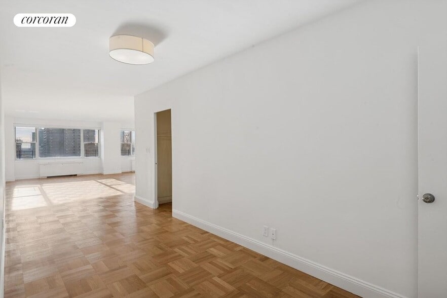 Building Photo - 340 E 64th St
