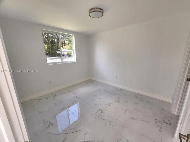 Building Photo - 7245 SW 21st St