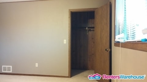 Building Photo - 207 N 6th St