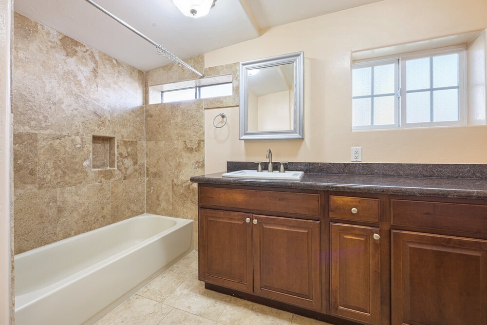 Building Photo - 3896 Harney St