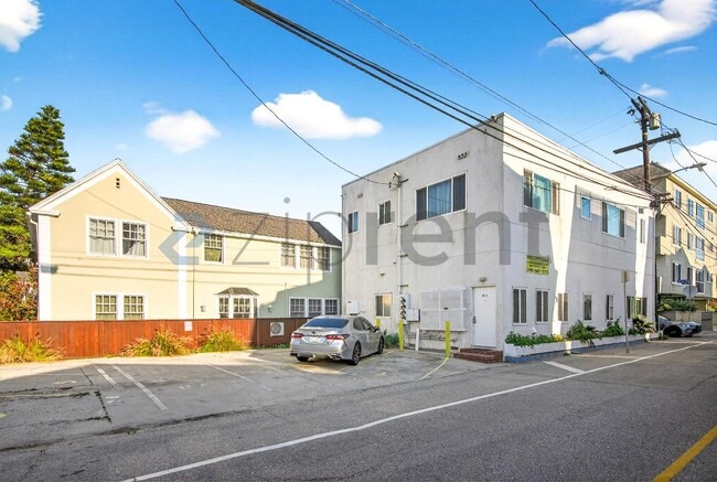 Building Photo - 10 27th Ave