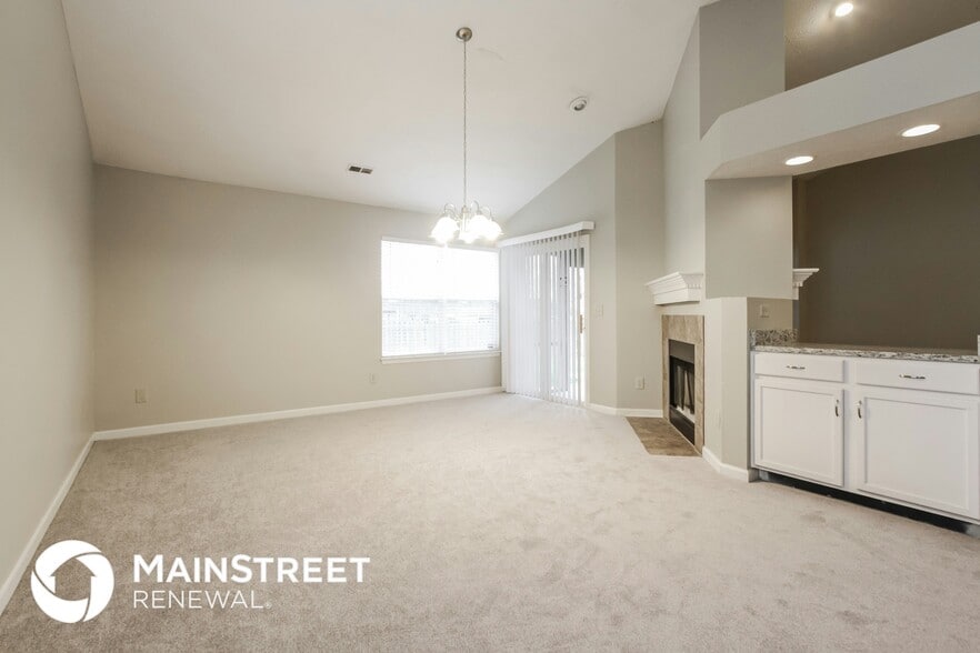 Building Photo - 2037 Lohr Dr