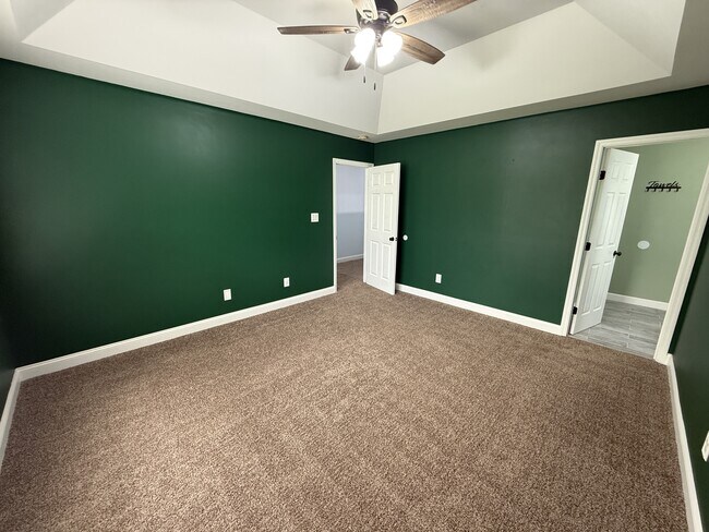 Building Photo - 231 Southwoods Ln