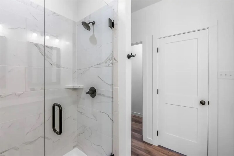 Building Photo - 1540 W Long