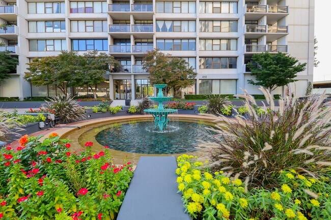 Building Photo - 410 W 7th St