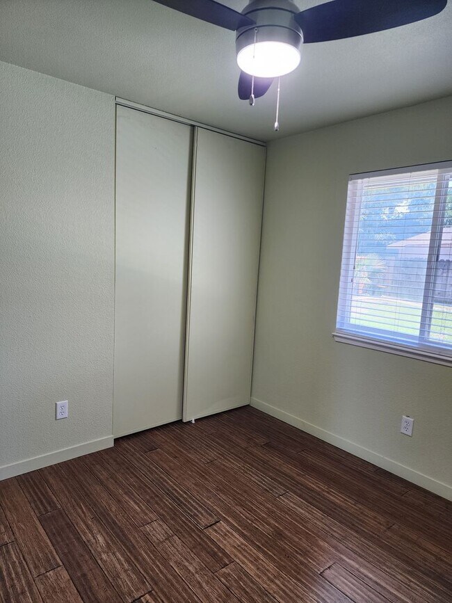 Building Photo - 3 Bedroom 2 Bathroom with Pool Near Davis High School