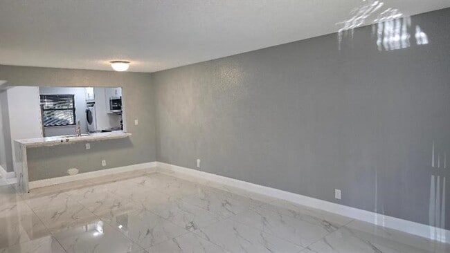 Building Photo - 3000 Riverside Dr