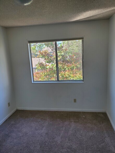 Smaller bedroom upstairs. - 1710 Oldfield Way