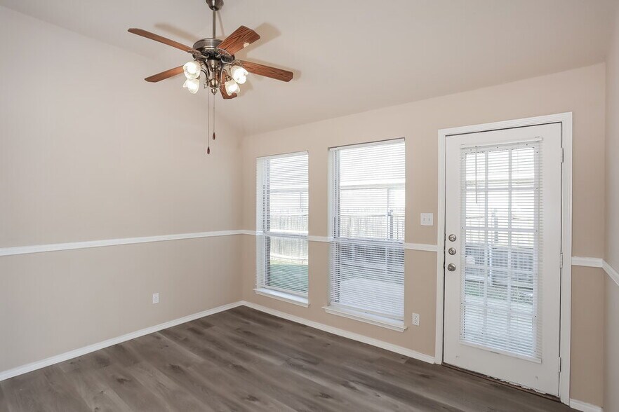 Building Photo - 8600 Cove Meadow Ln