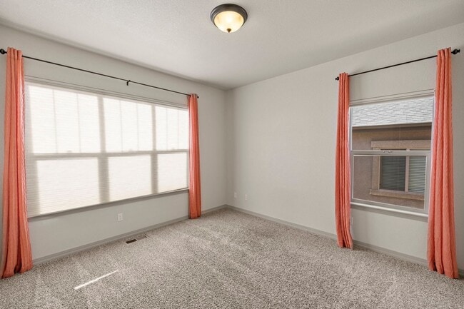 Building Photo - BEAUTIFUL 4BD + OFFICE MAIN-LEVEL LIVING H...