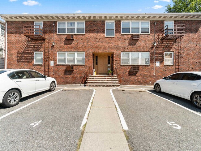 Building Photo - 239 Crescent Ln
