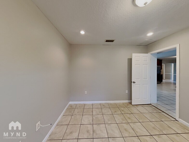 Building Photo - 13065 Pirate Ln