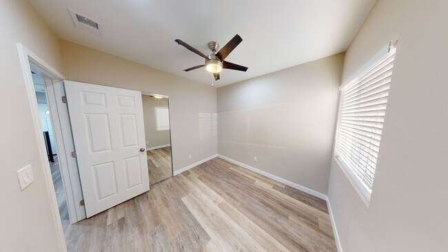 Building Photo - 4BD/2BA  with Large Upstairs Balcony! (Lease out, pending signatures. Check back in a few days!)