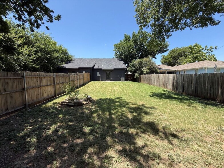 Building Photo - 221 San Angelo Ave