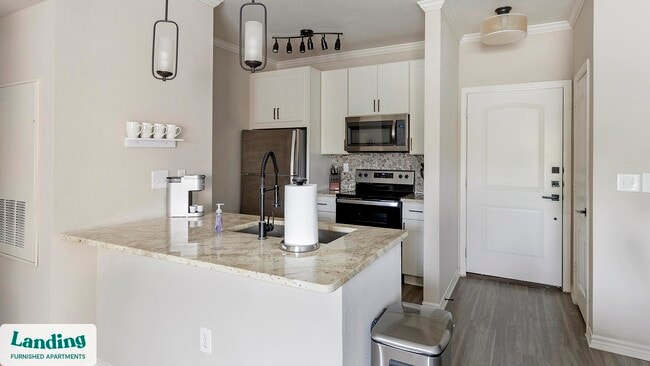 Building Photo - 6101 N Riverside Dr