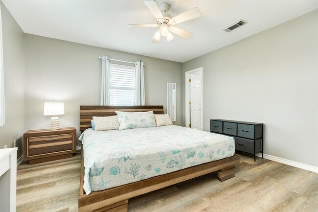 Building Photo - 23012 Verano Dr