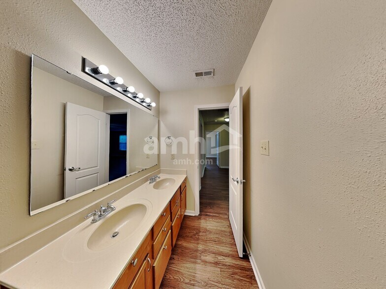 Building Photo - 5631 Hammermill Dr