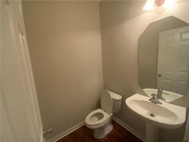 Building Photo - 477 Wingsfield Ct SW