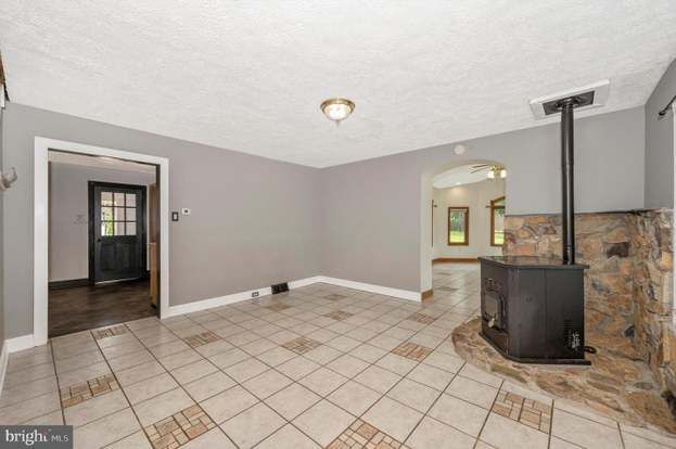 Building Photo - 15213 Clear Spring Rd