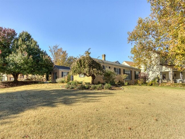 Building Photo - 2933 Cummings Dr