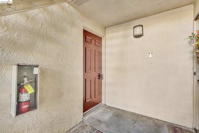 Building Photo - 2562 Walnut Blvd