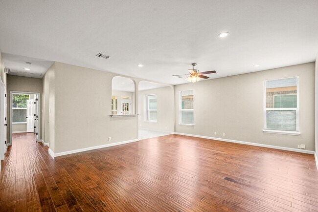 Building Photo - For Rent! Updated Single Story in Sonoma R...