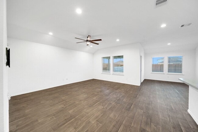 Building Photo - 21234 Riverdew Dr