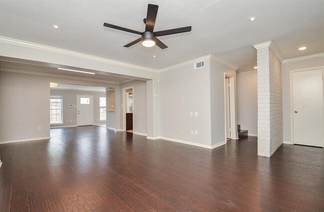 Building Photo - 1549 W Sam Houston Pkwy S