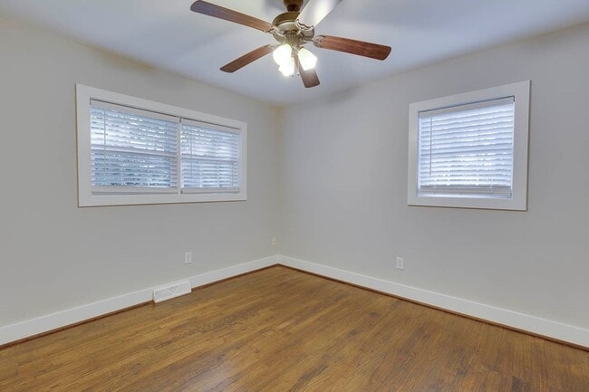 Building Photo - Cute & Private 3BR Home Ready for Move-In