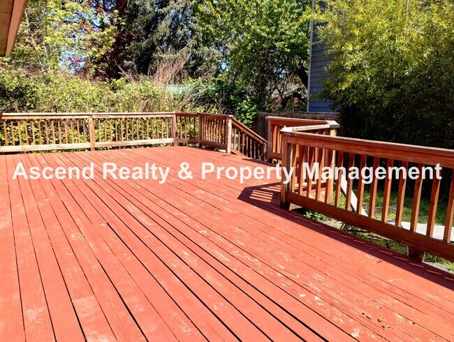 Building Photo - Spacious One Level Open Floor Plan with La...