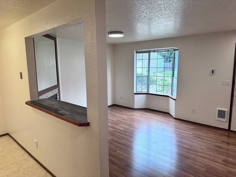 Building Photo - 821 Kaiser Rd NW