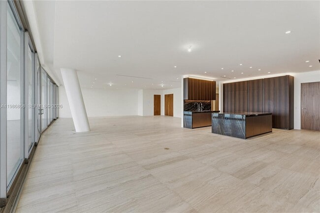 Building Photo - 5 Grove Isle Dr