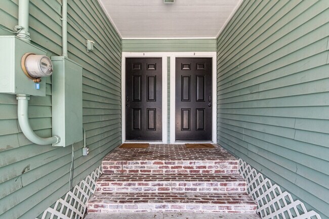 Building Photo - 102 Lockwood Dr