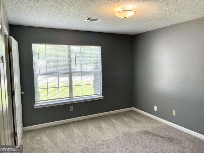 Building Photo - 6619 Saganaw Dr