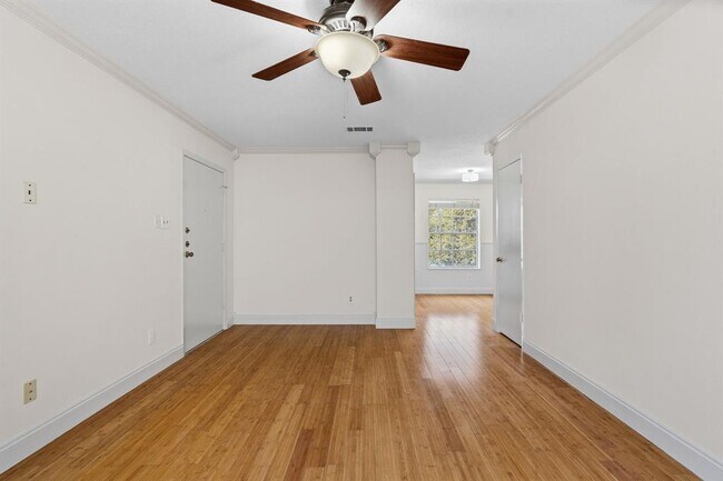 Building Photo - 3902 Peterson Ave