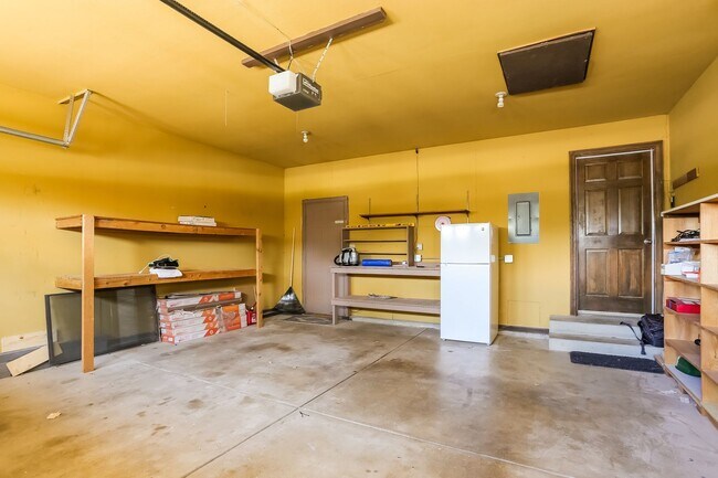Building Photo - 824 Kimball Rd