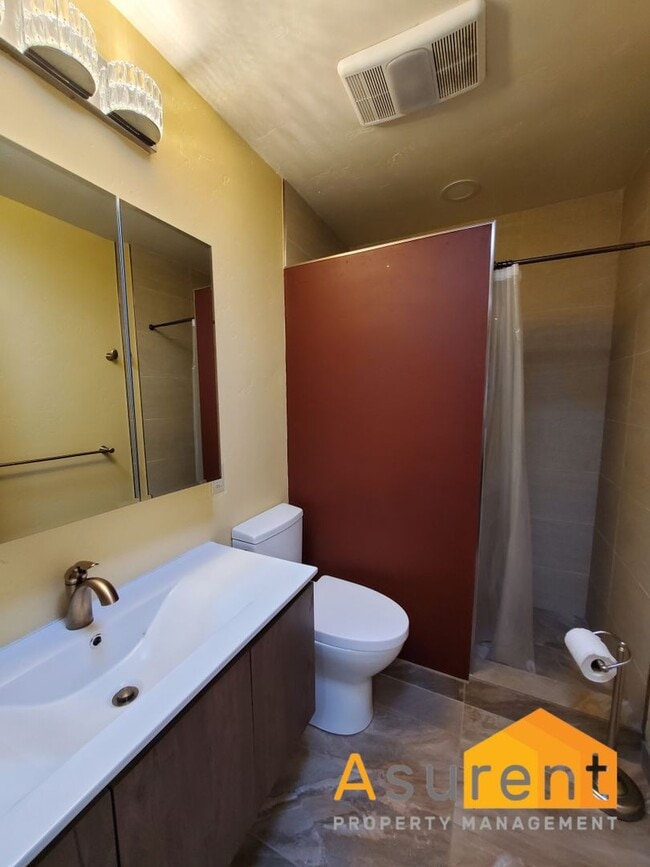 Building Photo - Amazing Property on 1.25 Acres Available S...