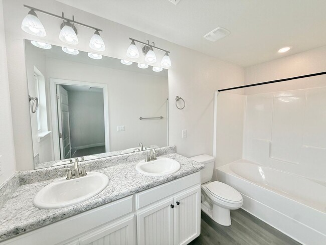 Building Photo - 3-Bedroom Home - Commanders Cove