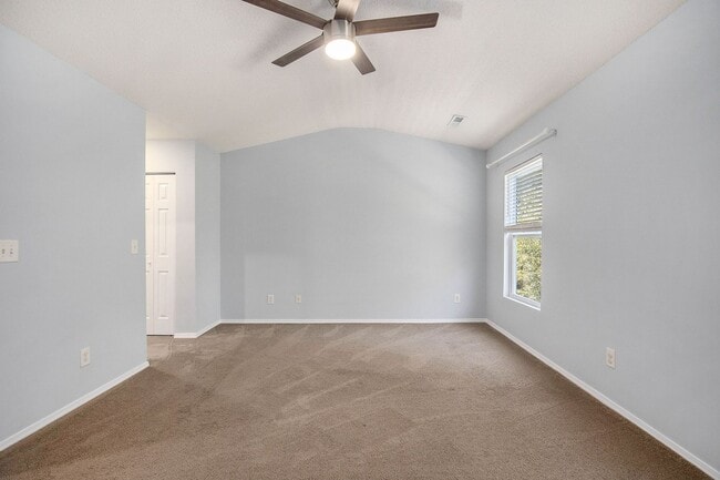 Building Photo - Beautifully Updated 3BR/3BA Coastal Townhome in Prime Location!