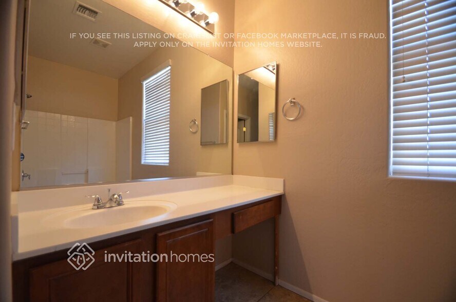 Building Photo - 116 N 66th Ln
